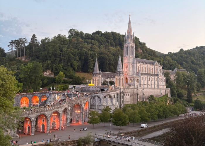 Pèlerinage à Lourdes 2026 : quatre élèves engagés au service des personnes âgées